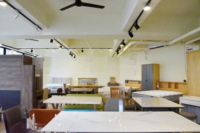 億家具批發倉庫 高雄店|