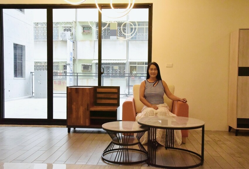 億家具批發倉庫 高雄店|