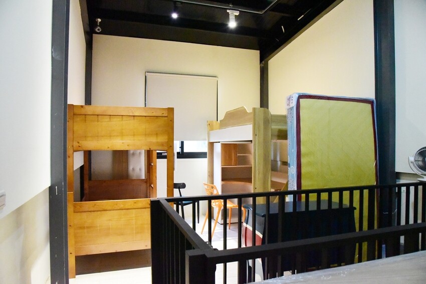 億家具批發倉庫 高雄店|