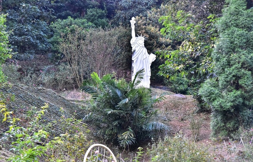 苗栗頭屋鄉|雅聞七里香玫瑰森林 依山型建造為主題的玫瑰花園 雅聞觀光工廠玫瑰季 全台五館免門票免費開放入園|西莉亞玩樂人生 苗栗頭屋鄉|雅聞七里香玫瑰森林 唯一 雅聞觀光工廠