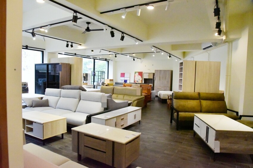 億家具批發倉庫 高雄店|
