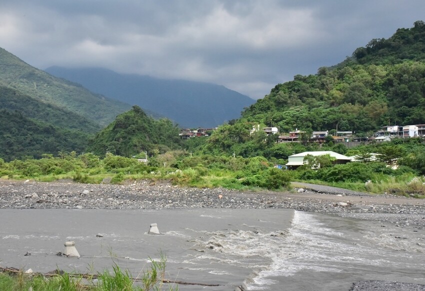 屏東來義鄉｜走讀二峰圳導覽 喜樂發發吾公園 手作體驗-排灣族