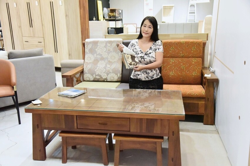 億家具批發倉庫 屏東店|