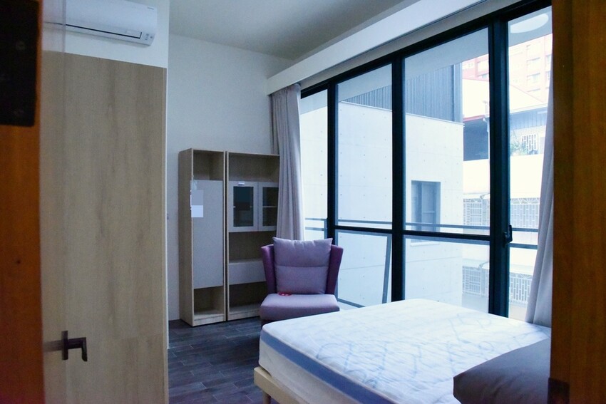 億家具批發倉庫 高雄店|