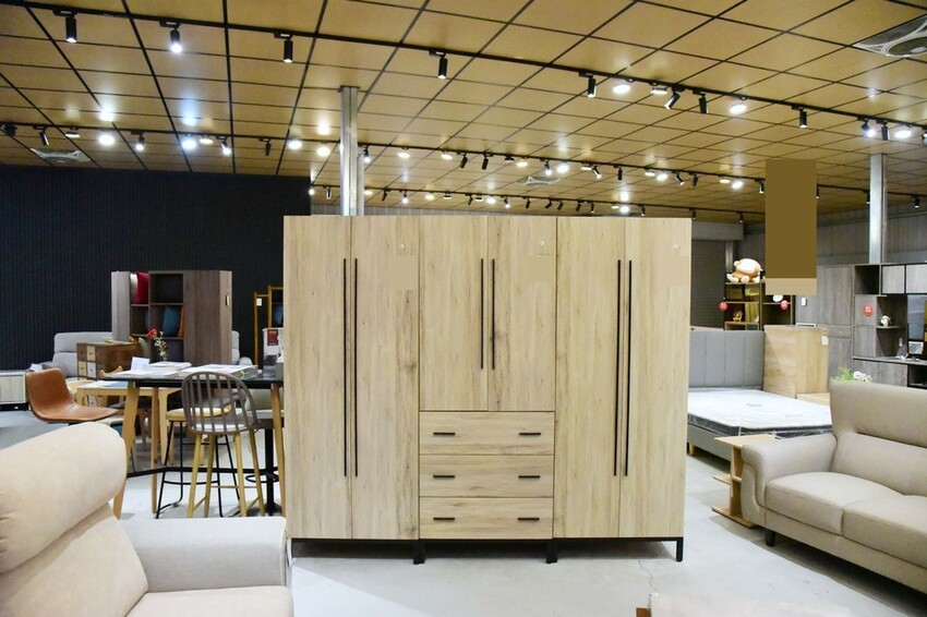 億家具批發倉庫 屏東店|