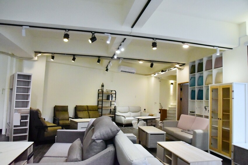 億家具批發倉庫 高雄店|