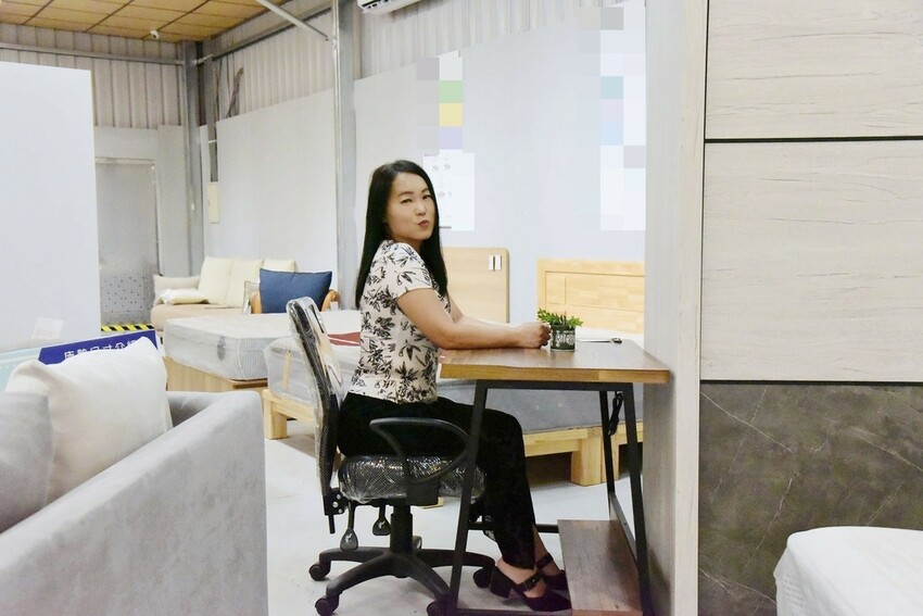 億家具批發倉庫 屏東店|