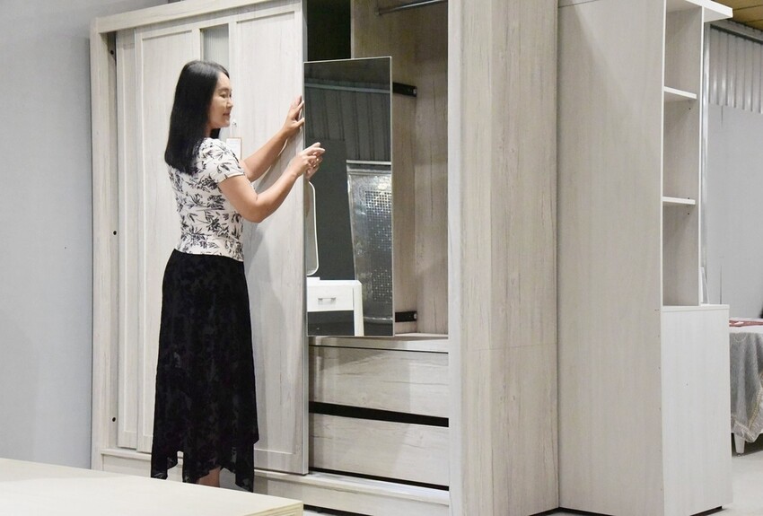 億家具批發倉庫 屏東店|