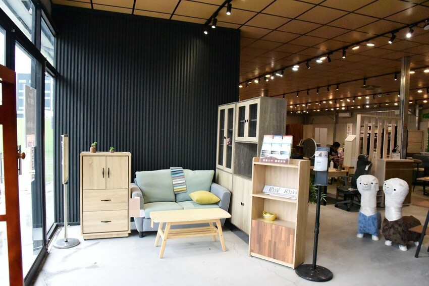 億家具批發倉庫 屏東店|