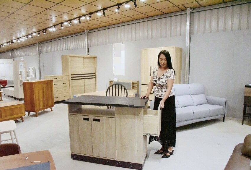 億家具批發倉庫 屏東店|