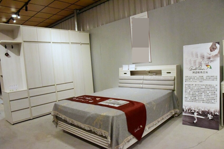 億家具批發倉庫 屏東店|