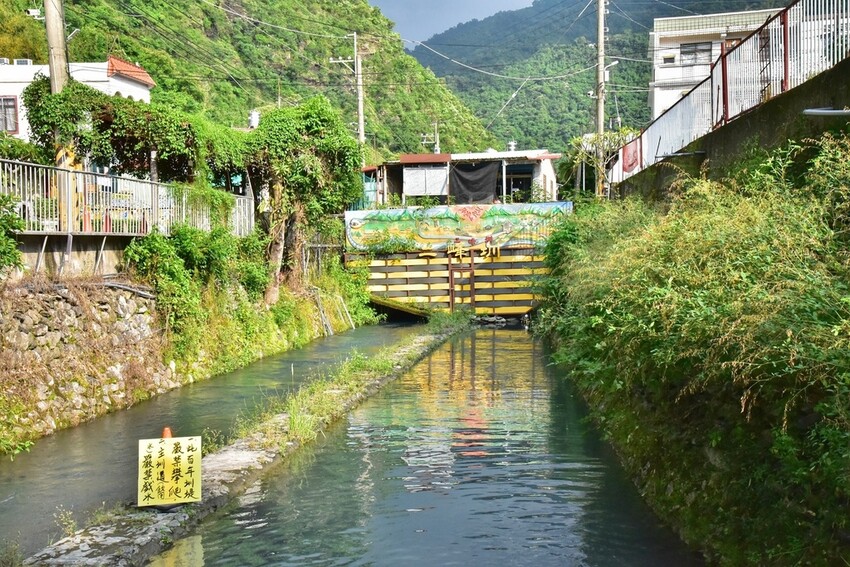 屏東來義鄉｜走讀二峰圳導覽 喜樂發發吾公園 手作體驗-排灣族