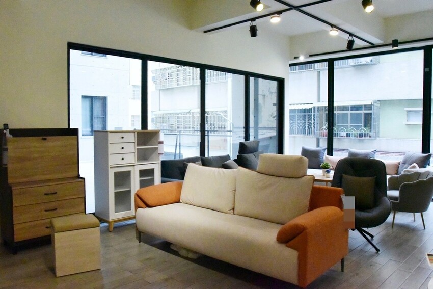 億家具批發倉庫 高雄店|