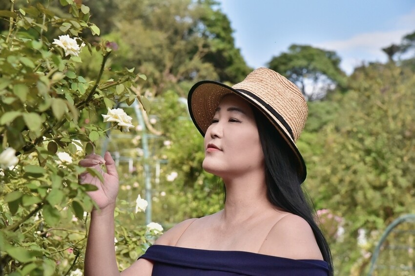 苗栗頭屋鄉|雅聞七里香玫瑰森林 依山型建造為主題的玫瑰花園 雅聞觀光工廠玫瑰季 全台五館免門票免費開放入園|西莉亞玩樂人生 苗栗頭屋鄉|雅聞七里香玫瑰森林 唯一 雅聞觀光工廠