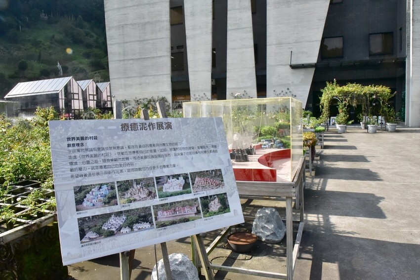 苗栗頭屋鄉|雅聞七里香玫瑰森林 依山型建造為主題的玫瑰花園 雅聞觀光工廠玫瑰季 全台五館免門票免費開放入園|西莉亞玩樂人生 苗栗頭屋鄉|雅聞七里香玫瑰森林 唯一 雅聞觀光工廠