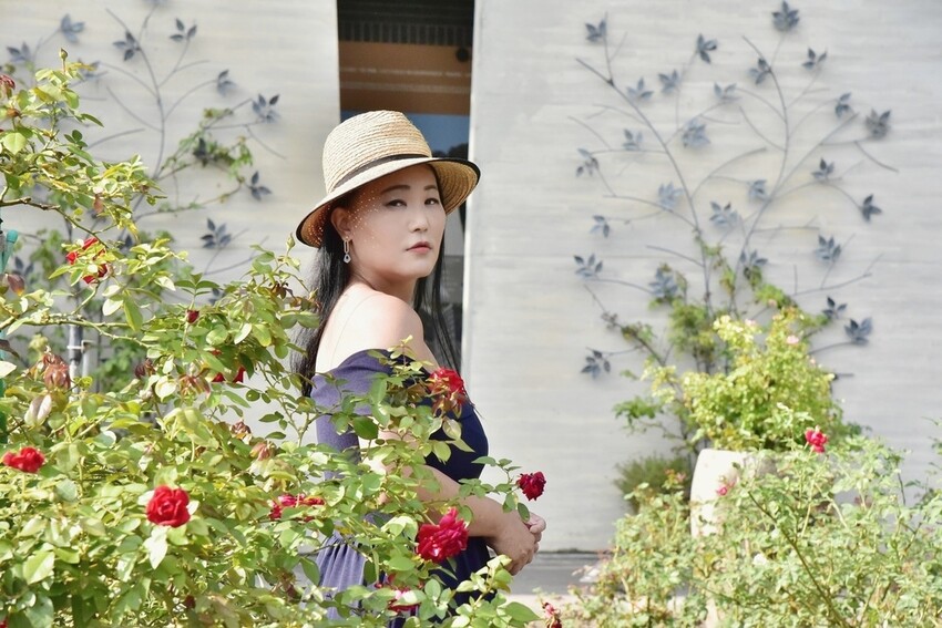 苗栗頭屋鄉|雅聞七里香玫瑰森林 依山型建造為主題的玫瑰花園 雅聞觀光工廠玫瑰季 全台五館免門票免費開放入園|西莉亞玩樂人生 苗栗頭屋鄉|雅聞七里香玫瑰森林 唯一 雅聞觀光工廠