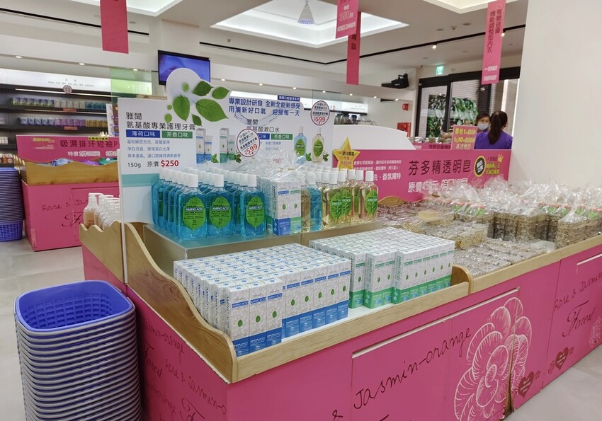 苗栗頭屋鄉|雅聞七里香玫瑰森林 依山型建造為主題的玫瑰花園 雅聞觀光工廠玫瑰季 全台五館免門票免費開放入園|西莉亞玩樂人生 苗栗頭屋鄉|雅聞七里香玫瑰森林 唯一 雅聞觀光工廠