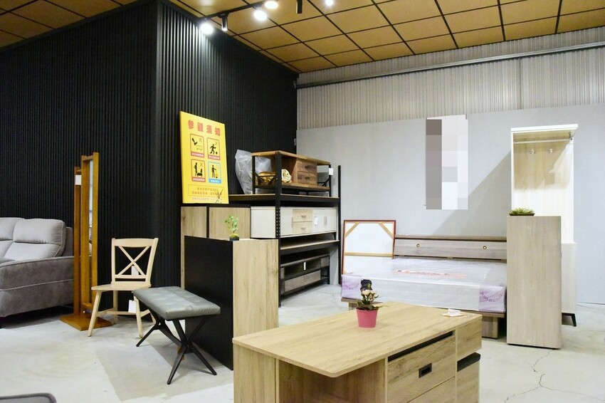 億家具批發倉庫 屏東店|