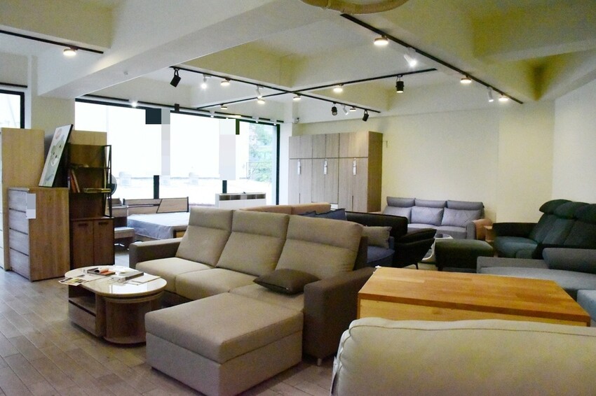 億家具批發倉庫 高雄店|