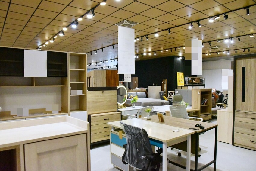 億家具批發倉庫 屏東店|