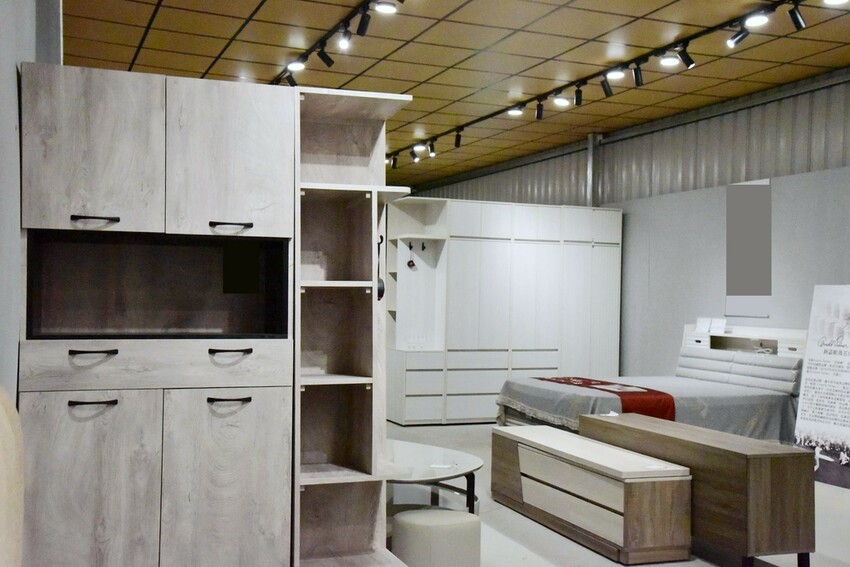 億家具批發倉庫 屏東店|