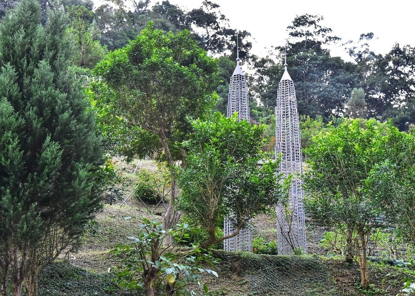 苗栗頭屋鄉|雅聞七里香玫瑰森林 依山型建造為主題的玫瑰花園 雅聞觀光工廠玫瑰季 全台五館免門票免費開放入園|西莉亞玩樂人生 苗栗頭屋鄉|雅聞七里香玫瑰森林 唯一 雅聞觀光工廠