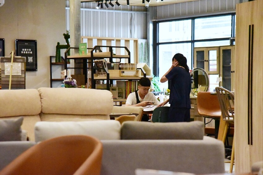 億家具批發倉庫 屏東店|