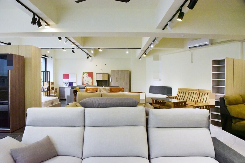 億家具批發倉庫 高雄店|