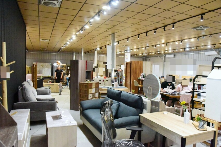 億家具批發倉庫 屏東店|