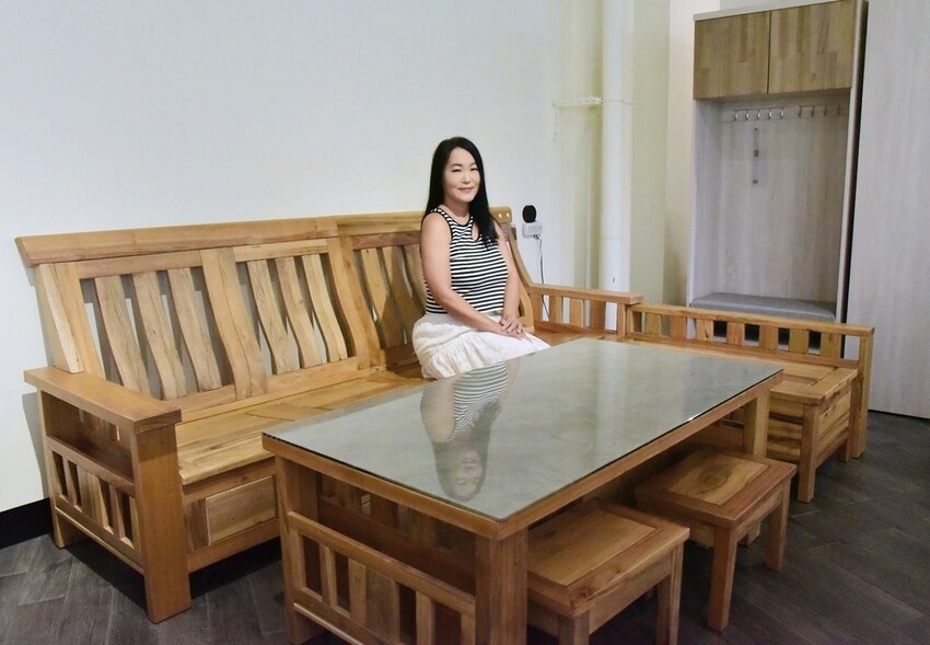 億家具批發倉庫 高雄店|