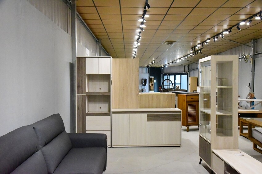 億家具批發倉庫 屏東店|