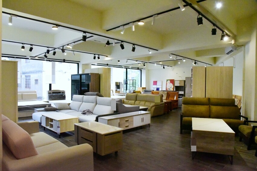 億家具批發倉庫 高雄店|