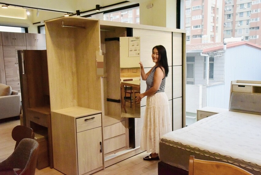 億家具批發倉庫 高雄店|