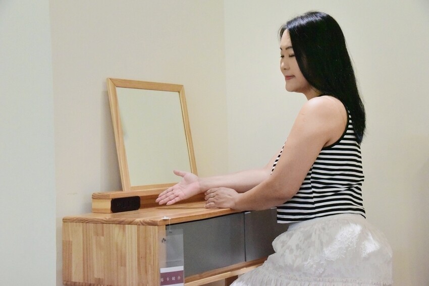 億家具批發倉庫 高雄店|