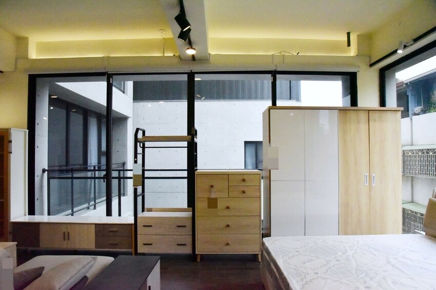 億家具批發倉庫 高雄店|