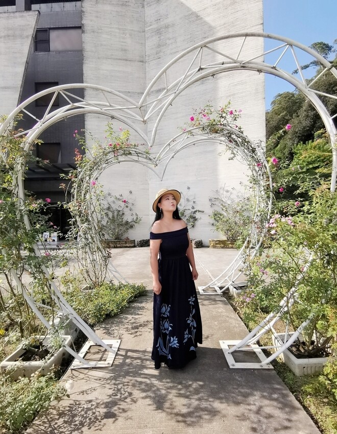 苗栗頭屋鄉|雅聞七里香玫瑰森林 依山型建造為主題的玫瑰花園 雅聞觀光工廠玫瑰季 全台五館免門票免費開放入園|西莉亞玩樂人生 苗栗頭屋鄉|雅聞七里香玫瑰森林 唯一 雅聞觀光工廠