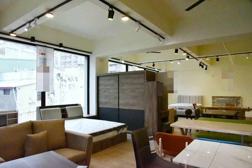 億家具批發倉庫 高雄店|
