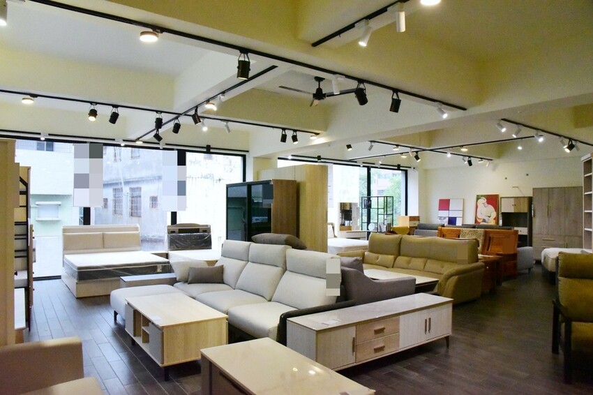 億家具批發倉庫 高雄店|