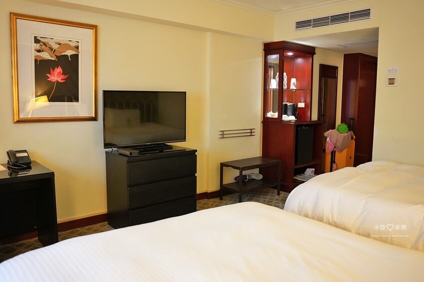 高雄市新興區高雄-福華大飯店➤高CP值✔有泳池、小遊戲室✔高樓層景觀餐廰