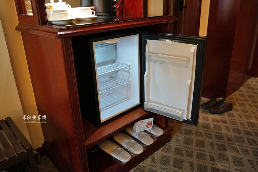 高雄市新興區高雄-福華大飯店➤高CP值✔有泳池、小遊戲室✔高樓層景觀餐廰