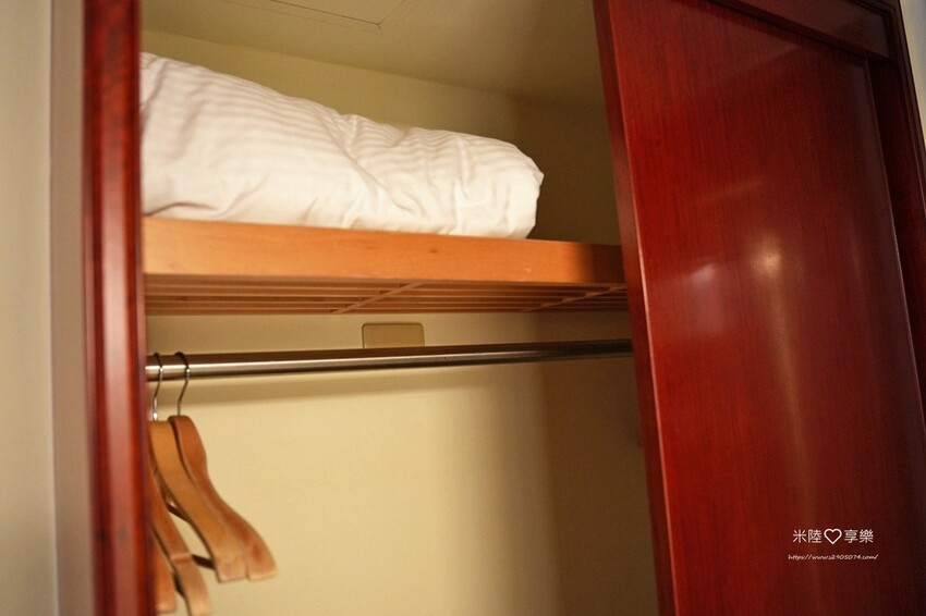 高雄市新興區高雄-福華大飯店➤高CP值✔有泳池、小遊戲室✔高樓層景觀餐廰