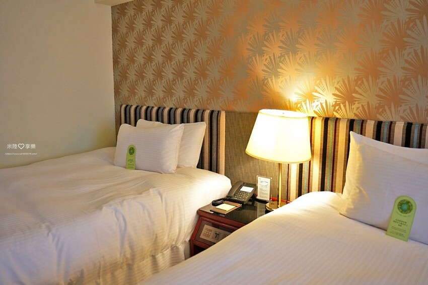 高雄市新興區高雄-福華大飯店➤高CP值✔有泳池、小遊戲室✔高樓層景觀餐廰