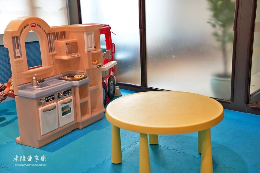 高雄市新興區高雄-福華大飯店➤高CP值✔有泳池、小遊戲室✔高樓層景觀餐廰