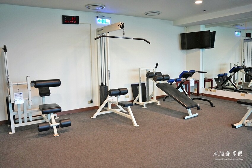 高雄市新興區高雄-福華大飯店➤高CP值✔有泳池、小遊戲室✔高樓層景觀餐廰