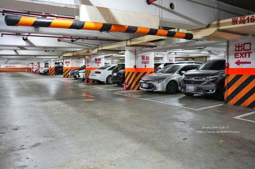 高雄市新興區高雄-福華大飯店➤高CP值✔有泳池、小遊戲室✔高樓層景觀餐廰