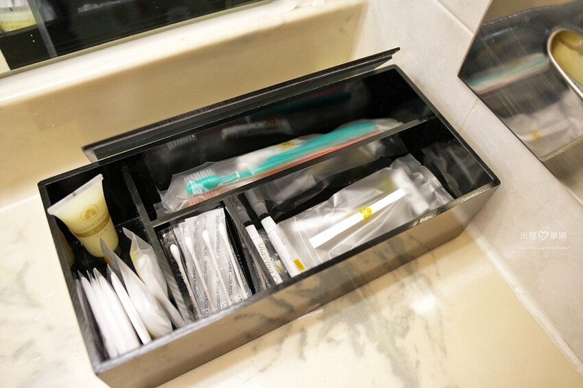 高雄市新興區高雄-福華大飯店➤高CP值✔有泳池、小遊戲室✔高樓層景觀餐廰