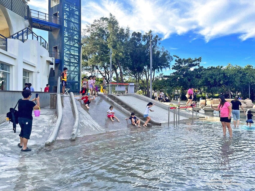 新竹-南寮親子沙灘(南寮兒童挖沙玩水遊憩區)✔免門票✔玩水玩