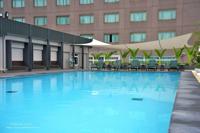 高雄市新興區高雄-福華大飯店➤高CP值✔有泳池、小遊戲室✔高樓層景觀餐廰