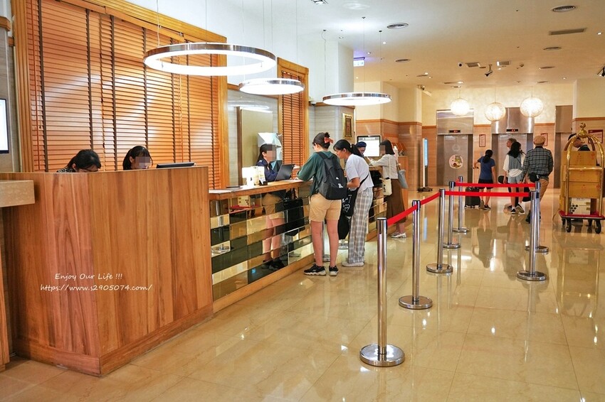 高雄市新興區高雄-福華大飯店➤高CP值✔有泳池、小遊戲室✔高樓層景觀餐廰