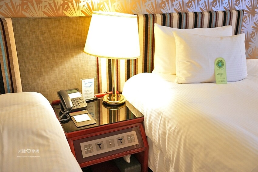 高雄市新興區高雄-福華大飯店➤高CP值✔有泳池、小遊戲室✔高樓層景觀餐廰